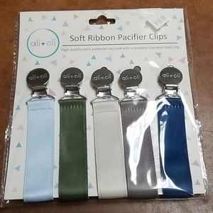 Paci clips